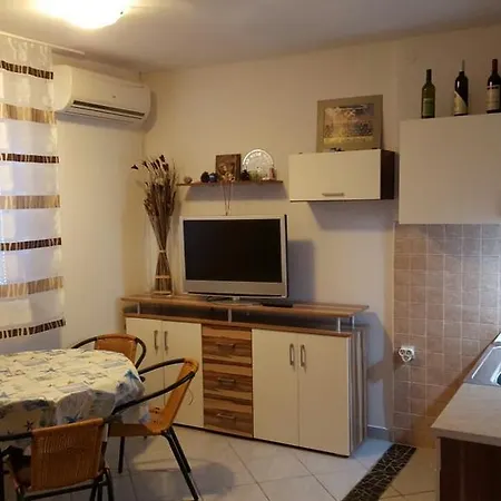 Korina Apartament *